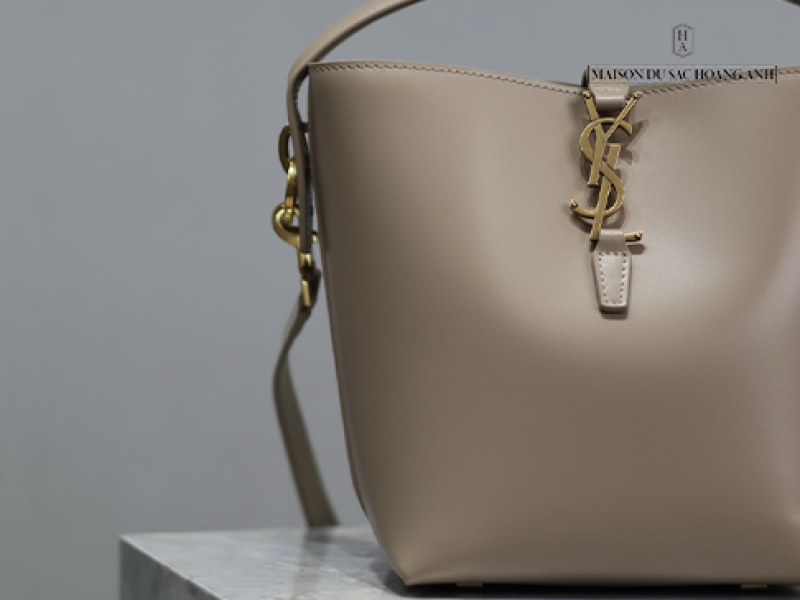 LE 37 IN SHINY LEATHER