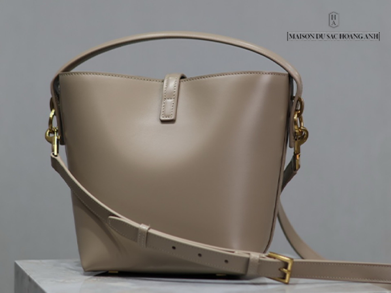 LE 37 IN SHINY LEATHER