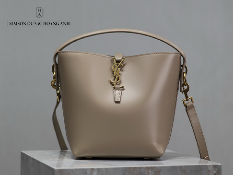 LE 37 IN SHINY LEATHER