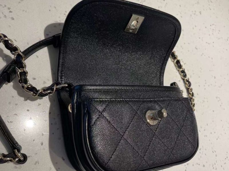 Túi Chanel Small Messenger Bag