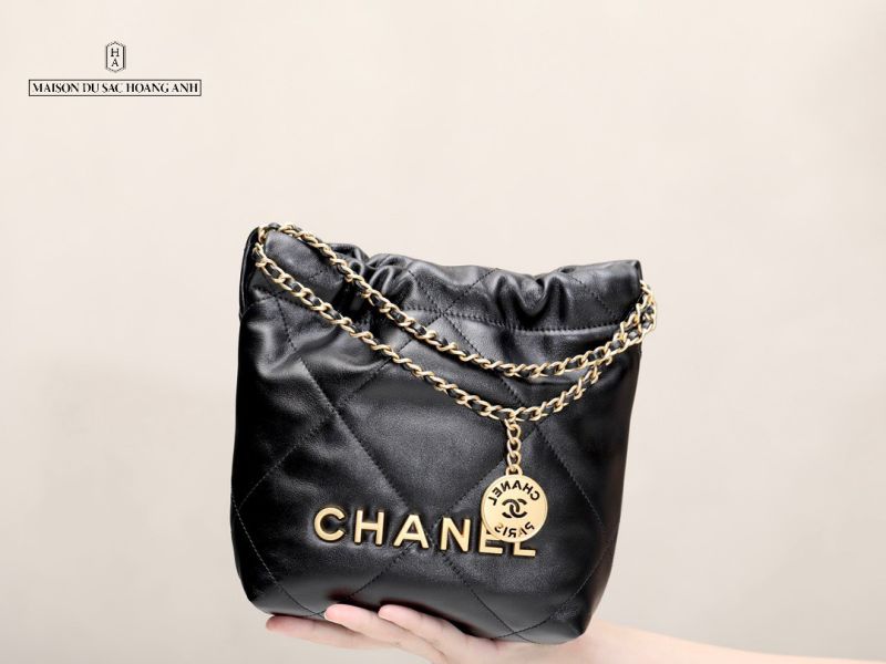 CHANEL 22 HANDBAG