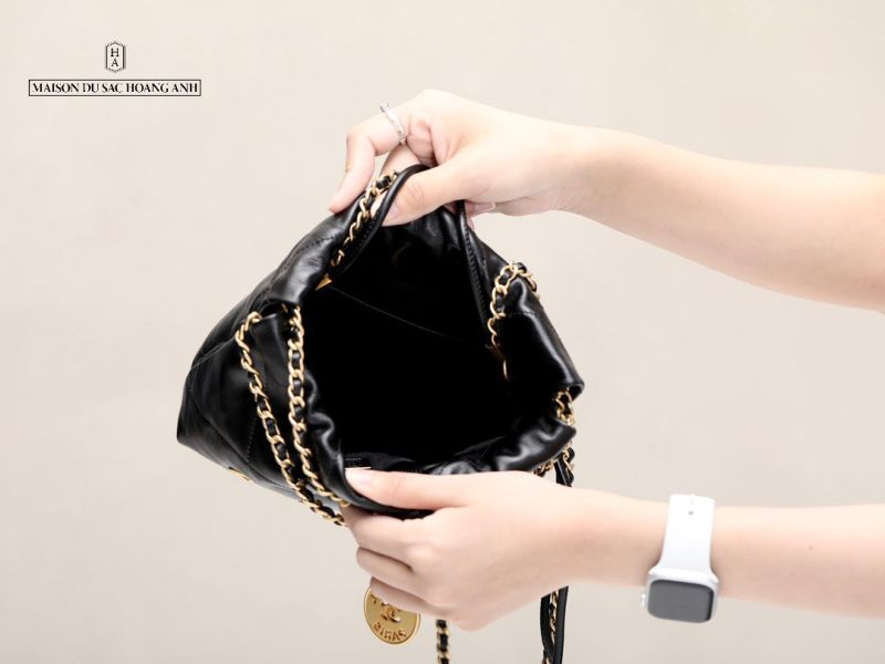 CHANEL 22 HANDBAG