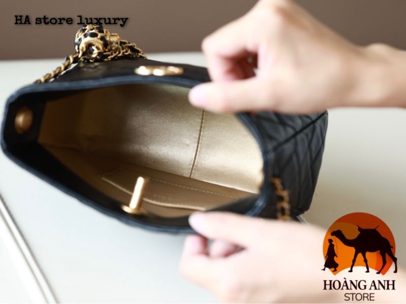 Túi Chanel Gabrielle Hobo Charm