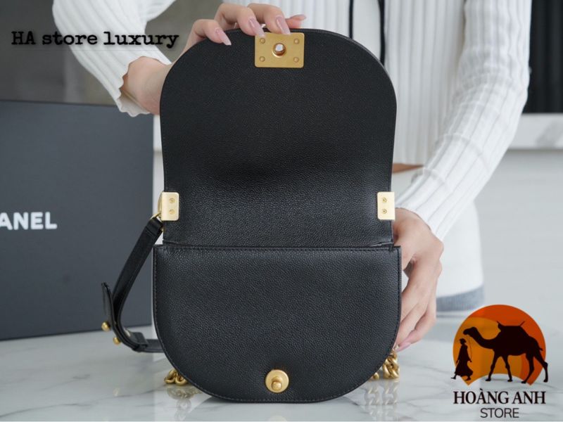 Túi Chanel Messenger Boy