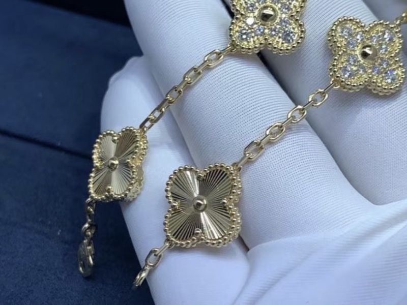 Vòng tay van cleef & Arpels