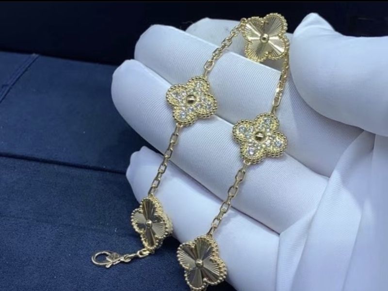 Vòng tay van cleef & Arpels