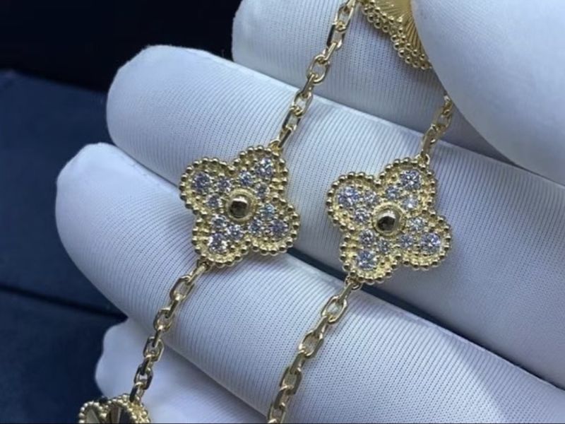 Vòng tay van cleef & Arpels