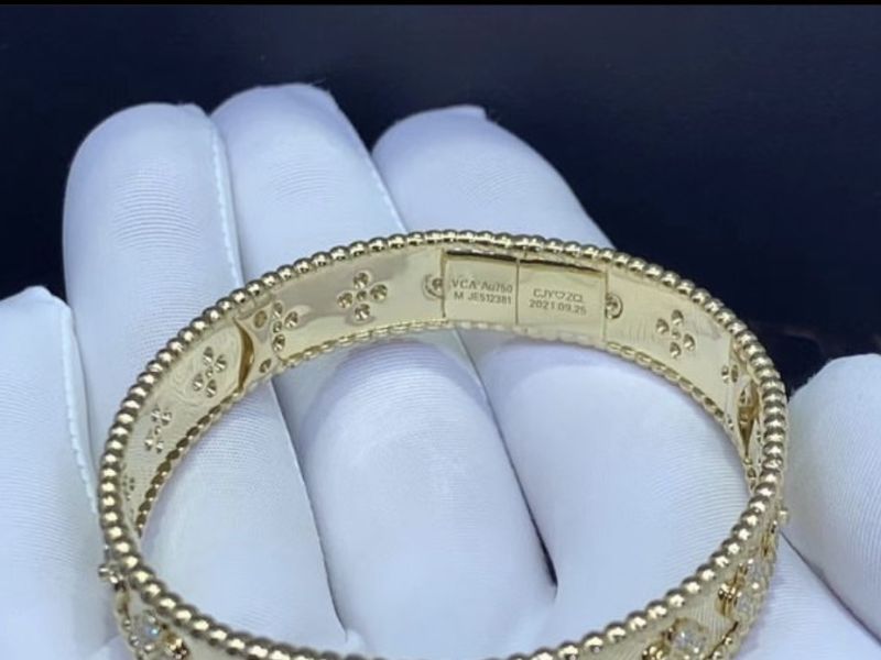 Vòng van cleef & Arpels