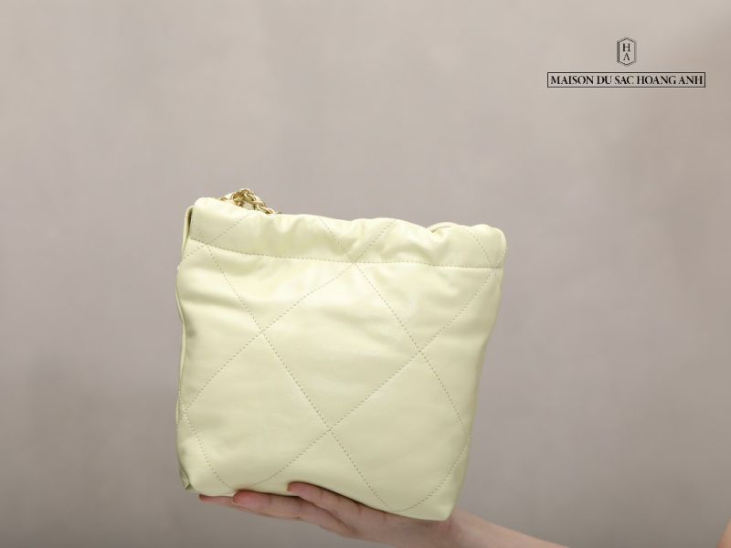 CHANEL 22 HANDBAG