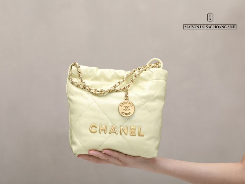CHANEL 22 HANDBAG