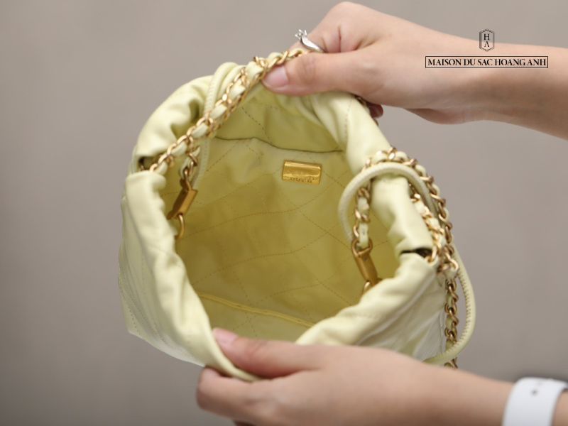 CHANEL 22 HANDBAG