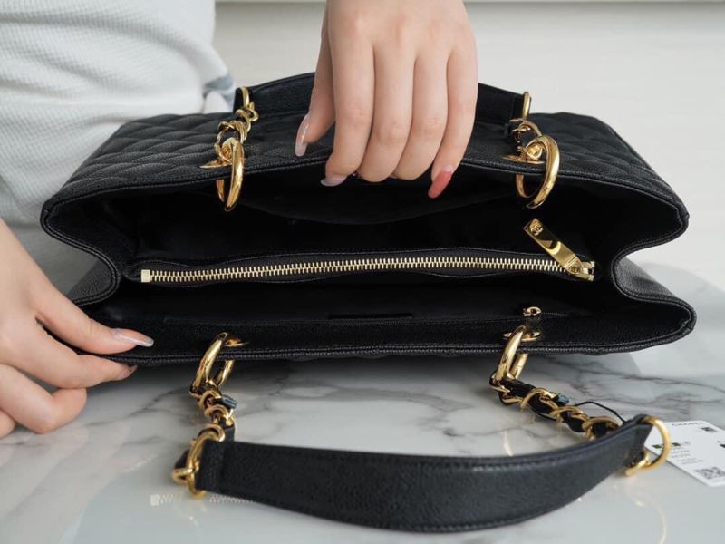 chanel matrasse chain tote