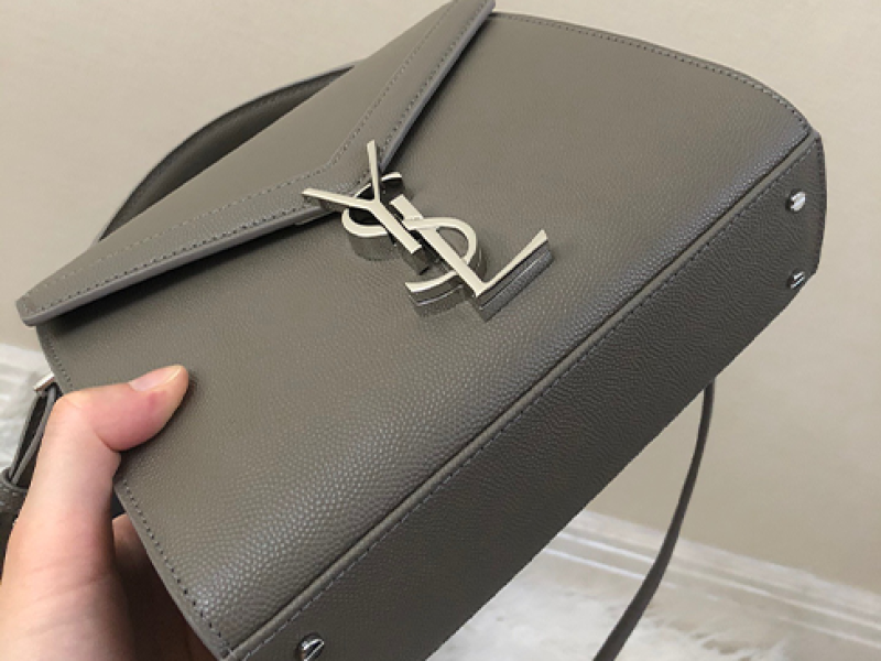 Túi SaintLaurent Cassandra