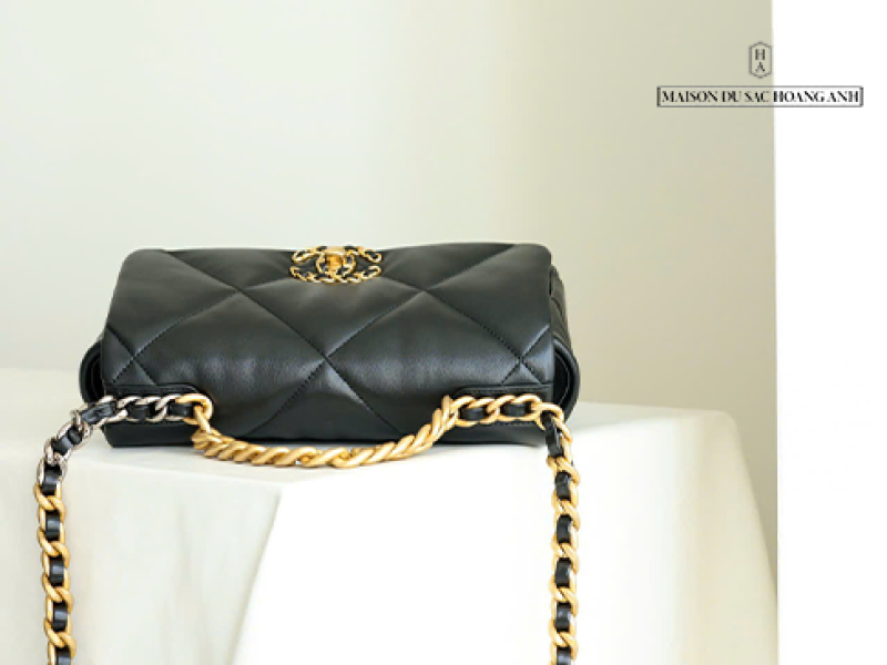 Túi Chanel 19 Flap