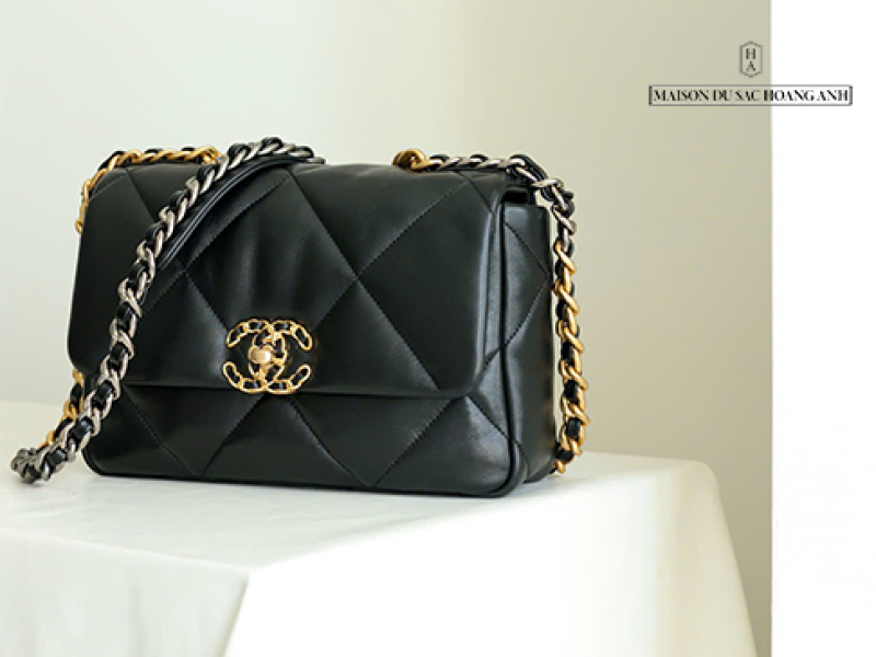 Túi Chanel 19 Flap