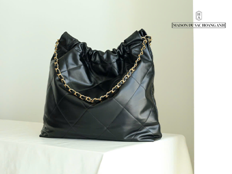 CHANEL 22 Handbag