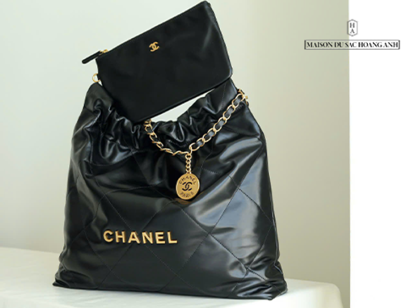 CHANEL 22 Handbag