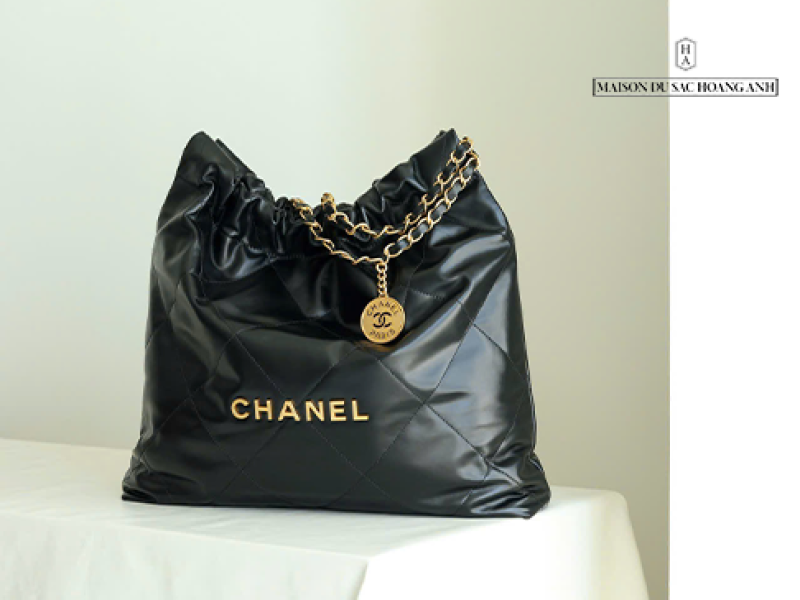 CHANEL 22 Handbag