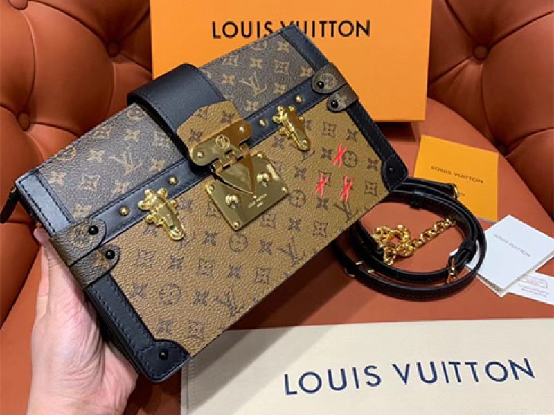 Túi Louis Vuitton Petite Malle Trunk