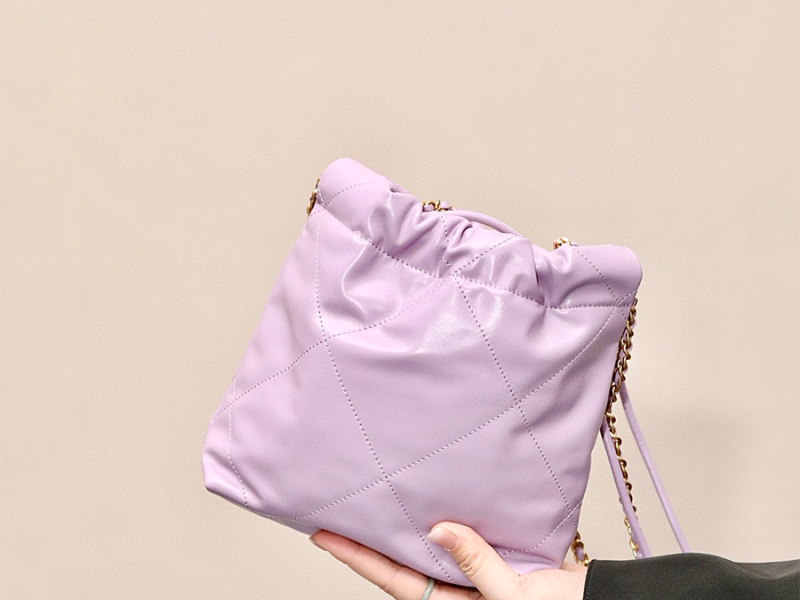 Túi Chanel 22 Small Handbag