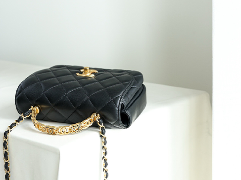 Túi Chanel Small Flap Bag With Top Handle