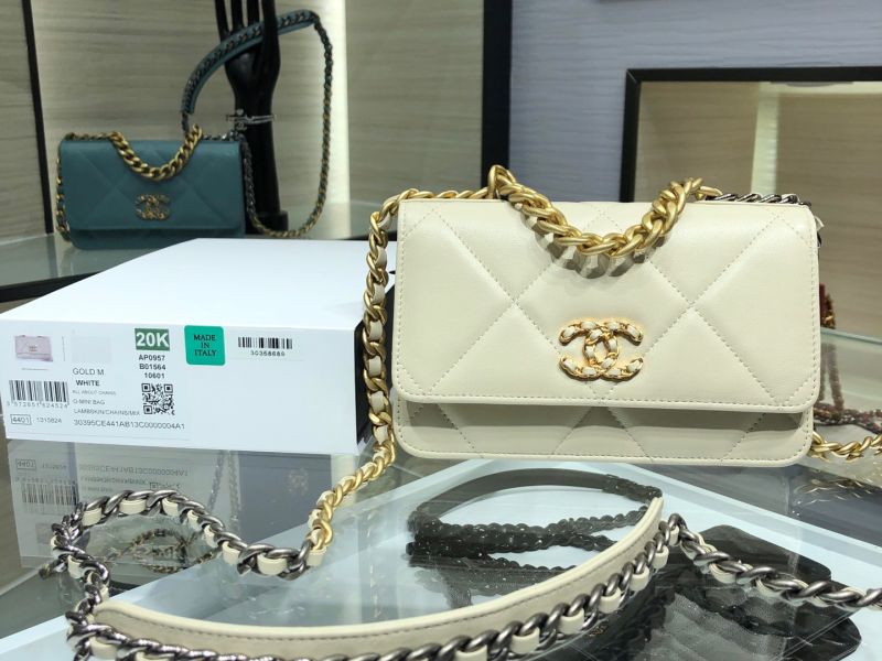 Túi Xách CHANEL 19 WOC