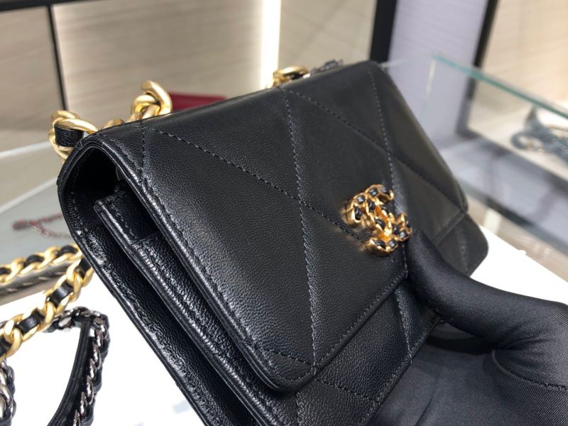 Túi Xách CHANEL 19 WOC