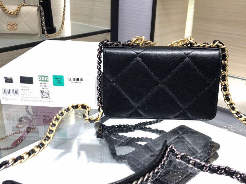 Túi Xách CHANEL 19 WOC