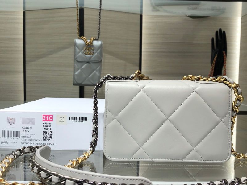 Túi Xách CHANEL 19 WOC