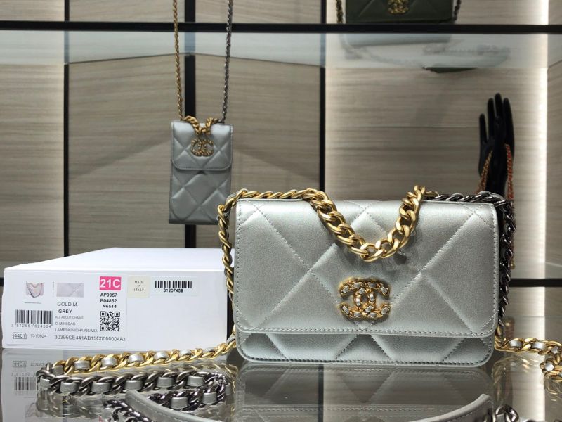 Túi Xách CHANEL 19 WOC
