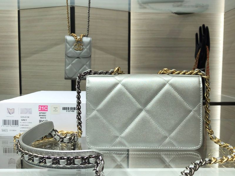 Túi Xách CHANEL 19 WOC