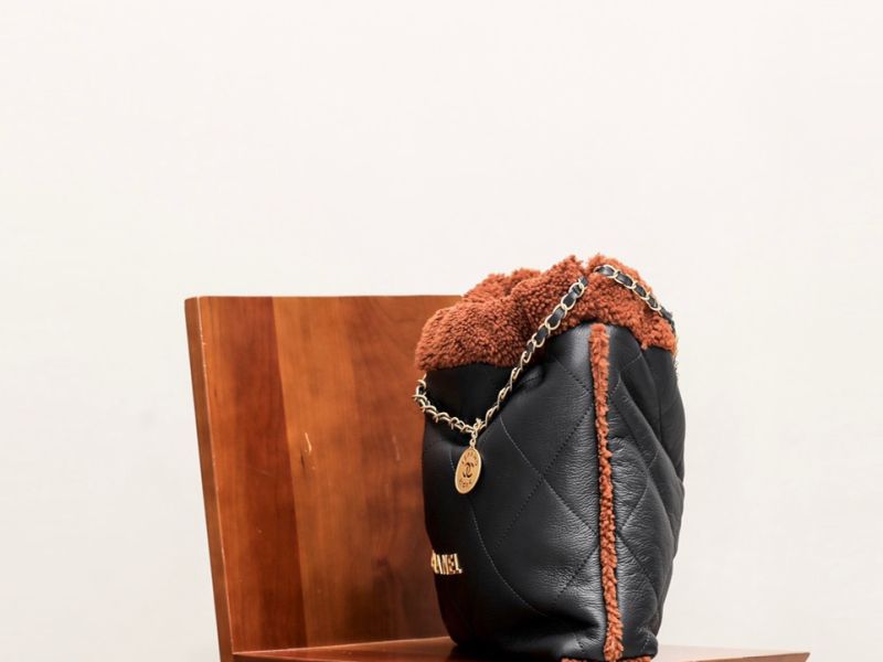 CHANEL 22 Handbag