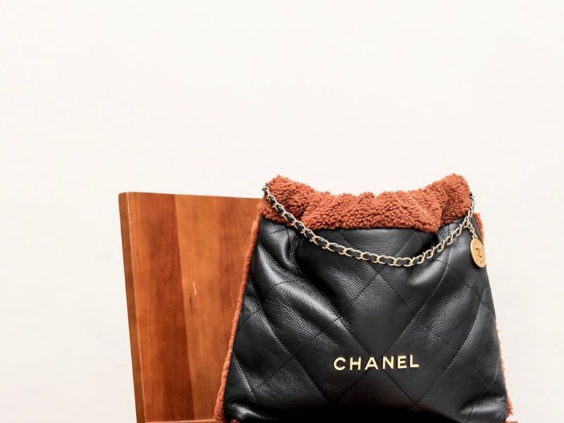 CHANEL 22 Handbag