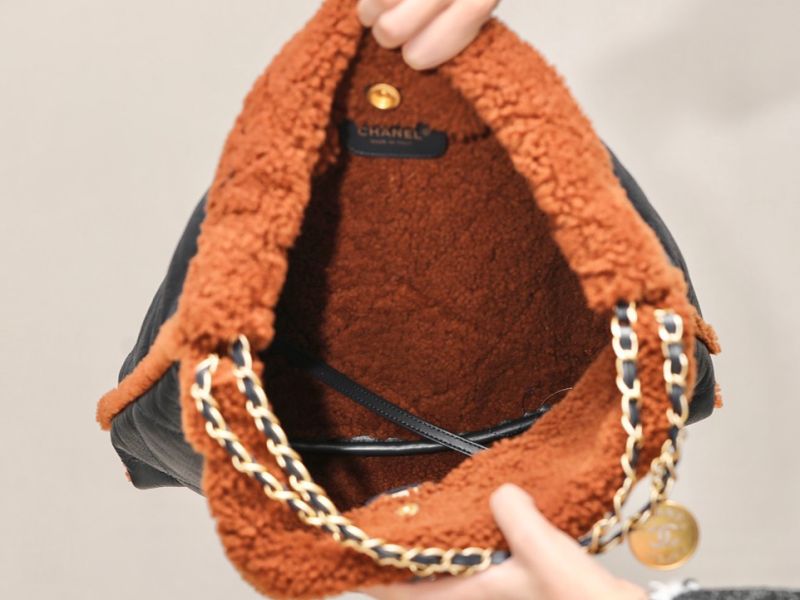 CHANEL 22 Handbag