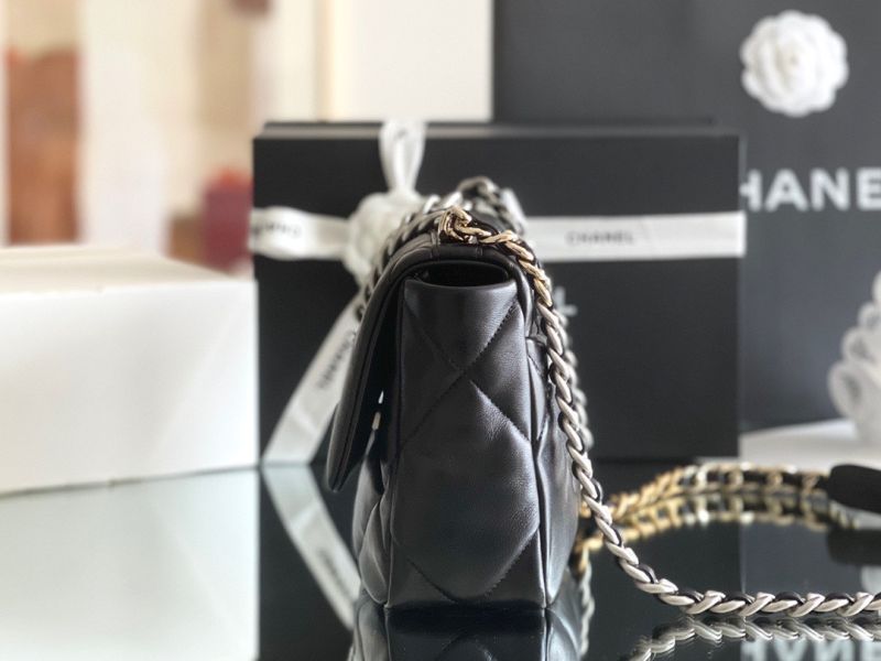 Túi Chanel 19 Maxi Flap Bag