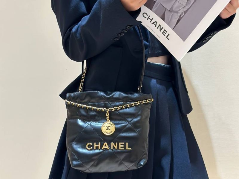 CHANEL 22 HANDBAG