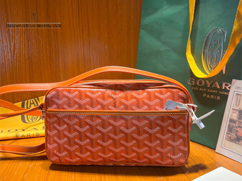 Túi cầm tay Goyard