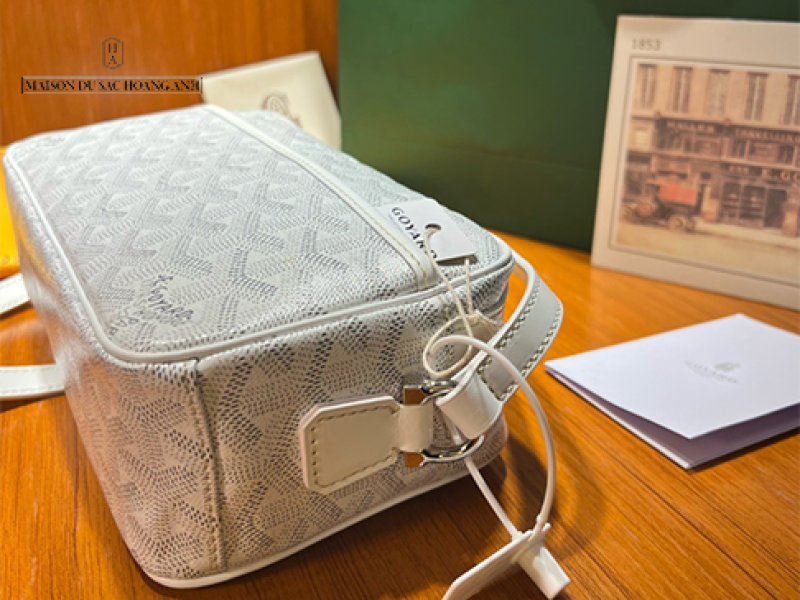 Túi cầm tay Goyard