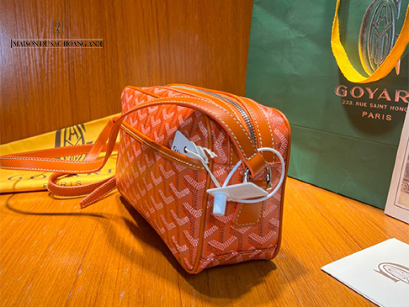 Túi cầm tay Goyard