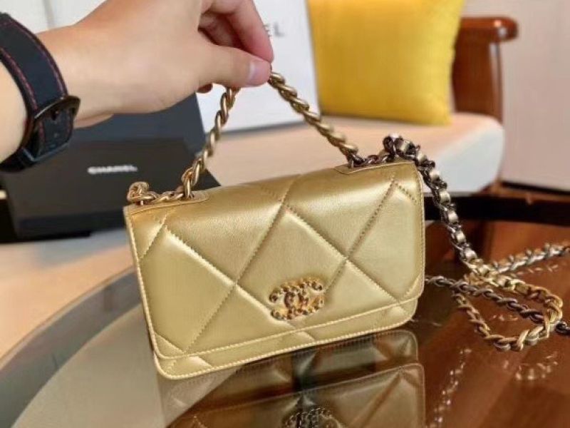 Chanel 19 WOC