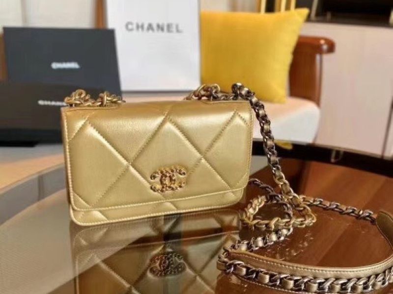Chanel 19 WOC