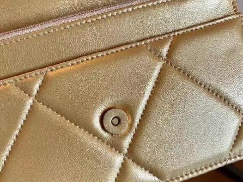 Chanel 19 WOC