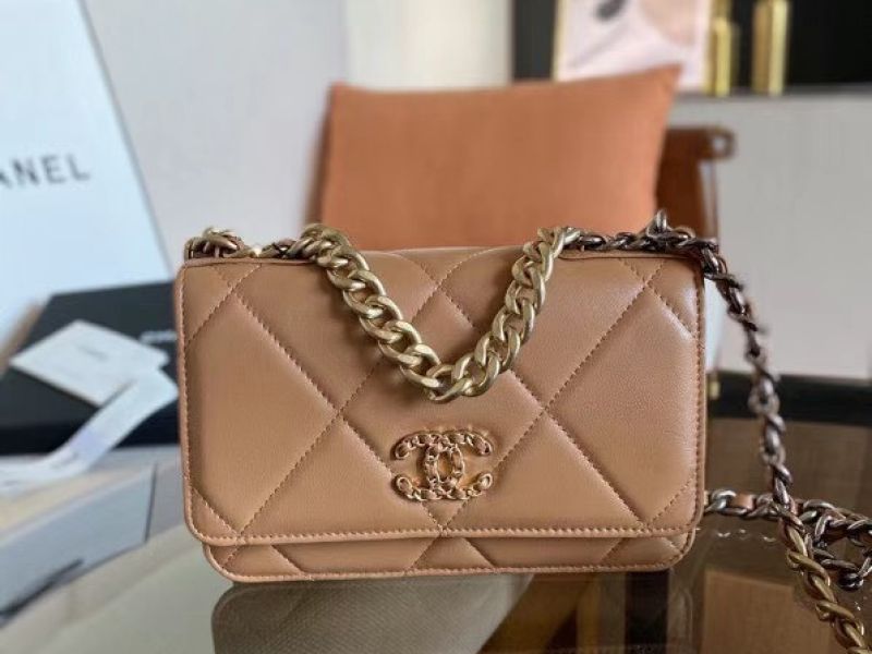 Chanel 19 WOC