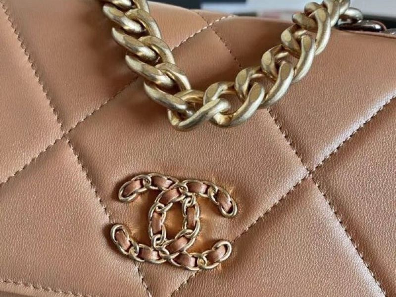 Chanel 19 WOC