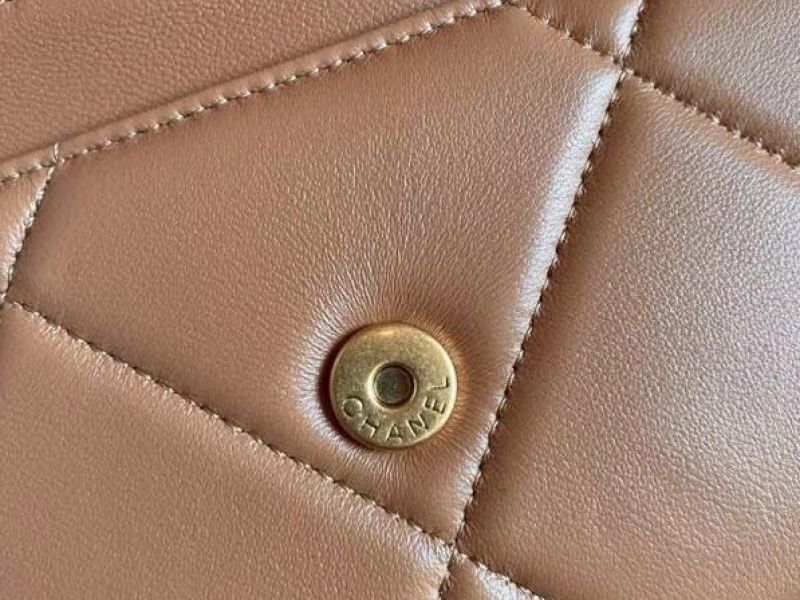 Chanel 19 WOC