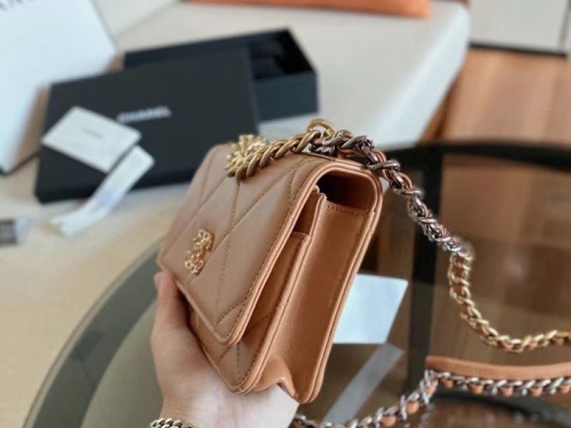 Chanel 19 WOC