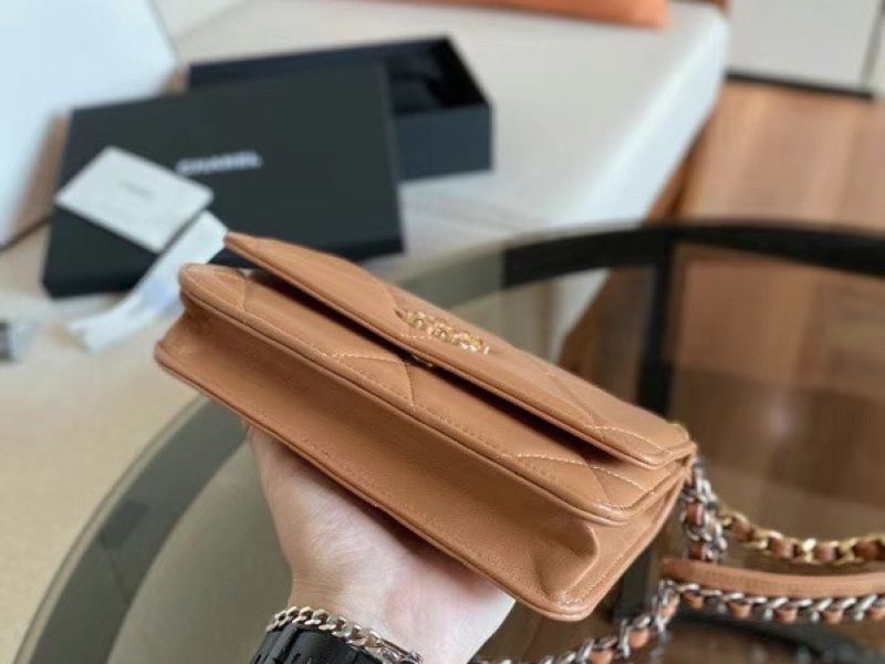 Chanel 19 WOC