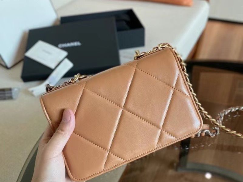 Chanel 19 WOC